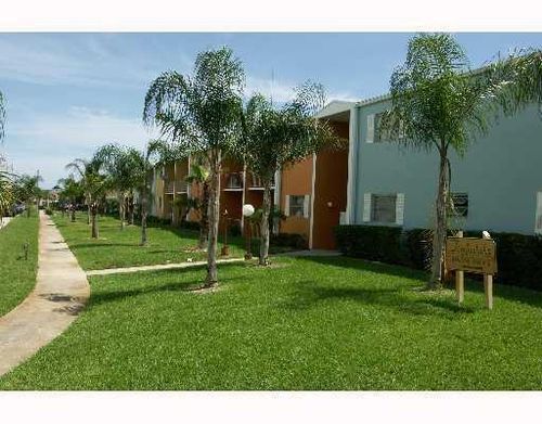 c20-1501 Crescent Cir, Lake Park, FL, 33403-2252 | Card Image
