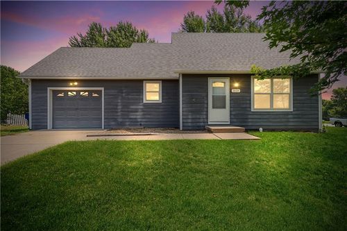1618 Cottonwood St, Eudora, KS, 66025-8904 | Card Image