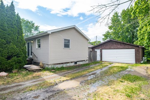 1270 W Oregon St, Lapeer, MI, 48446-1237 | Card Image