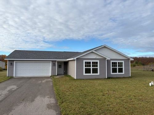 9068 Kingsfield Dr, Kingsley, MI, 49649-8709 | Card Image