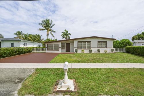 3825 Sw 33rd St, West Park, FL, 33023-5682 | Card Image