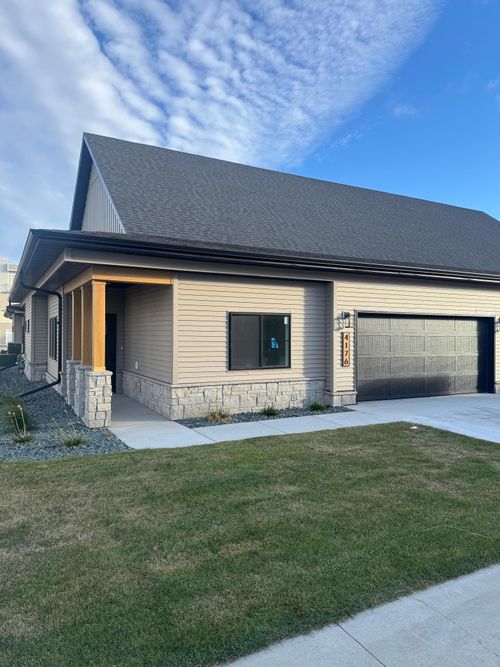 4176 Arthur Dr, Fargo, ND, 58104-4574 | Card Image