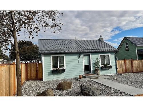 335 W Washington St, Athena, OR, 97813-6141 | Card Image