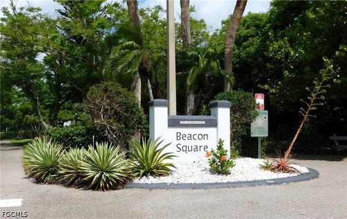 10525 Putnam Ct, LEHIGH ACRES, FL, 33936-7258 | Card Image