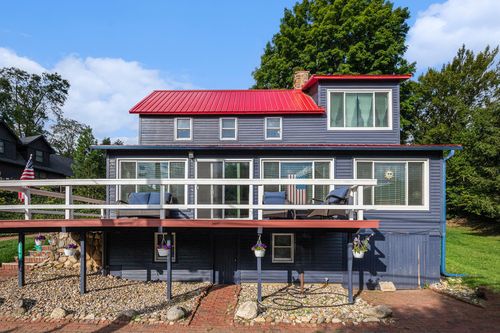 55945 Inn D Inn Dr, Dowagiac, MI, 49047-9343 | Card Image