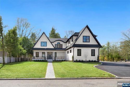 803 Marshall Rd, River Vale, NJ, 07675-6620 | Card Image