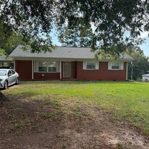 912 Hallmark Dr, Gastonia, NC, 28052-1017 | Card Image