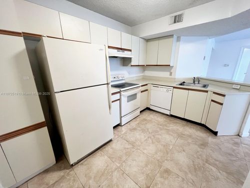 apt-205-8977 Wiles Rd, Coral Springs, FL, 33067-1806 | Card Image