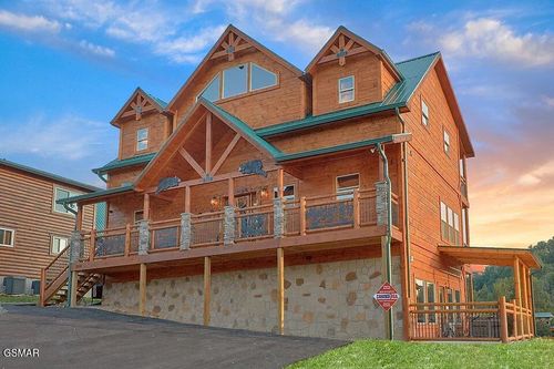 3286 Lonesome Pine Way, Sevierville, TN, 37862-8750 | Card Image