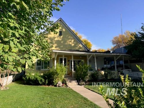 220 W Cleveland Ave, Glenns Ferry, ID, 83623 | Card Image