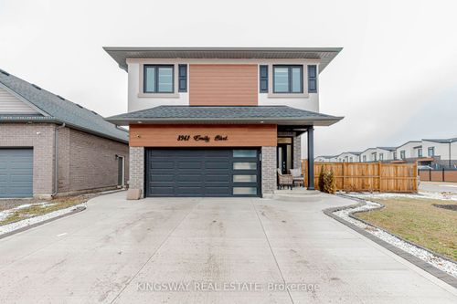 8961 Emily Boulevard, Niagara Falls, ON, L2H3T1 | Card Image