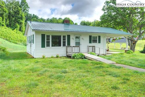 325 Court St, Jefferson, NC, 28640-9696 | Card Image