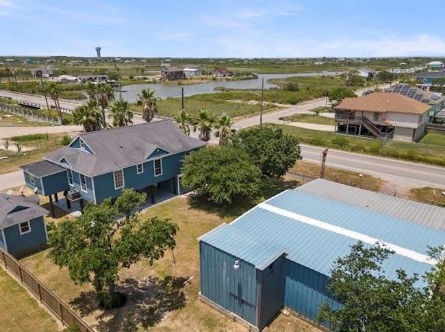 909 18th Street, House other with 4 bedrooms, 2 bathrooms and null parking in San Leon TX | Image 4