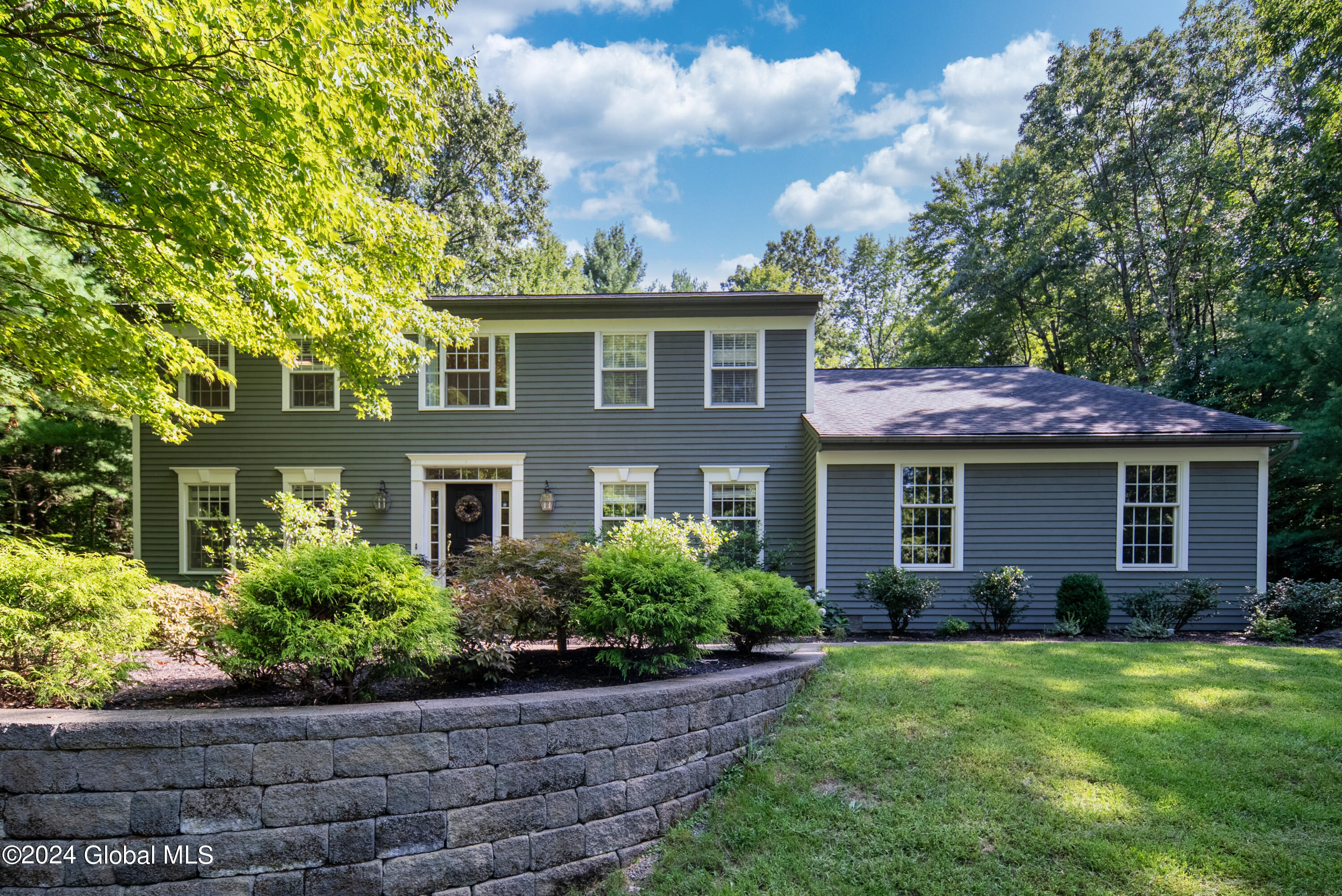 Wildwood Ct, Clifton Park, NY 12065