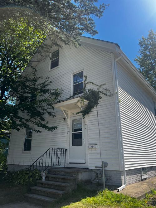 29 Hall Pl, Exeter, NH, 03833-1814 | Card Image