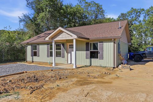 305A S Fowler St, Clinton, TN, 37716-4447 | Card Image