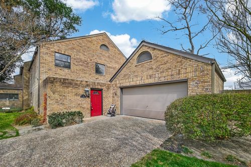 16 Town Oaks Pl, Bellaire, TX, 77401-4237 | Card Image
