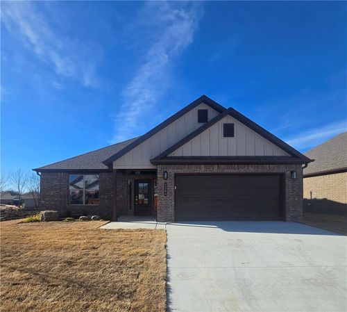 2304 N Lexington St, Siloam Springs, AR, 72761 | Card Image