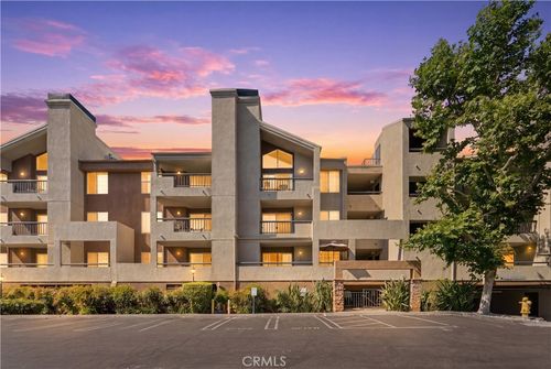 332-5535 Canoga Ave, Woodland Hills, CA, 91367-6637 | Card Image