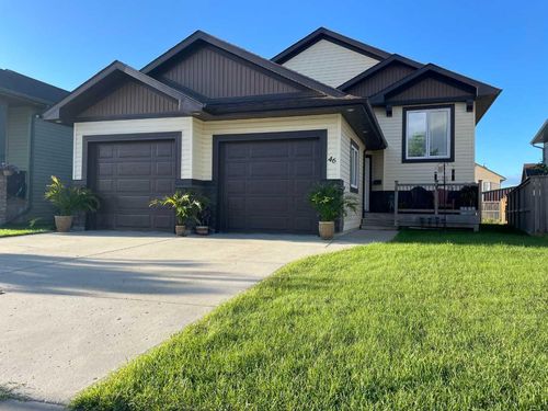 46 Mackenzie Cres, Lacombe, AB, T4L0B3 | Card Image