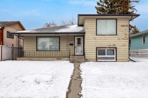 2472 Capitol Hill Cres Nw, Calgary, AB, T2M4C2 | Card Image