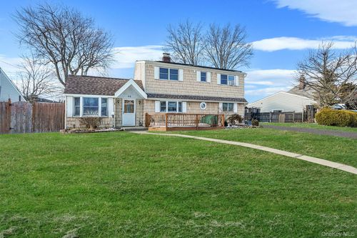 68 Coppersmith Rd, Levittown, NY, 11756-4352 | Card Image