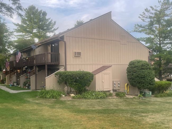 APT-5 - 64 Aspen Colony, Condo with 1 bedrooms, 1 bathrooms and 1 parking in Fox Lake IL | Image 12