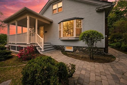 18 Maple St, Auburn, MA, 01501-1310 | Card Image