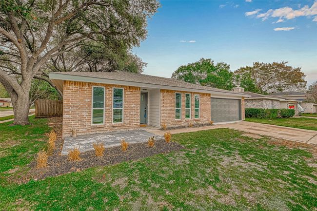 2330 Grind Stone Ln, House other with 3 bedrooms, 2 bathrooms and 2 parking in Sugar Land TX | Image 8