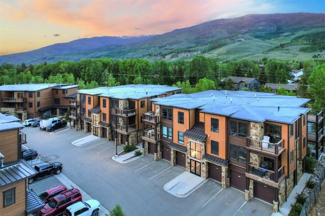 Bird's eye view with a mountain view | Image 17
