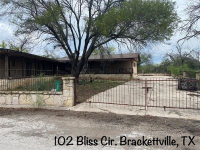 102 Bliss Circle, House other with 3 bedrooms, 2 bathrooms and null parking in Brackettville TX | Image 1