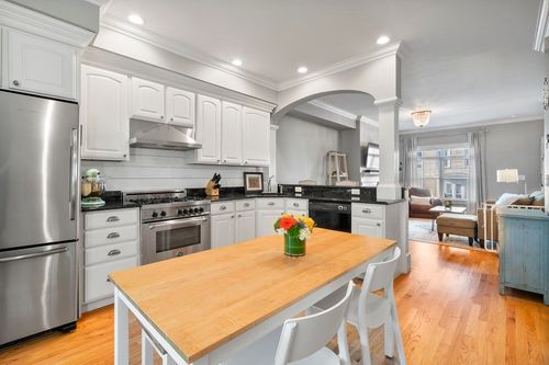 10-10 S Sydney, Boston, MA, 02125 | Card Image