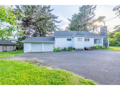 1756 Nw 35th Pl, Lincoln City, OR, 97367-4806 | Card Image