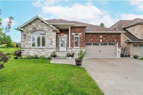 main-217 Donnici Dr, Hamilton, ON, L9B2W4 | Card Image