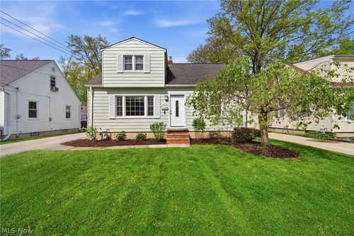 4276 Grove Ave, Willoughby, OH, 44094-5904 | Card Image