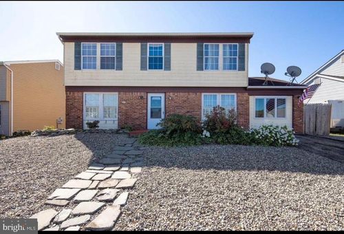 5 Compass Ln, Barnegat, NJ, 08005-1464 | Card Image