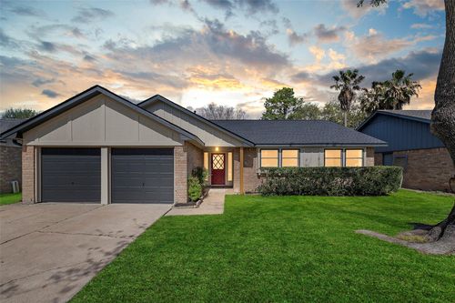 13562 Brook Hollow Dr, Sugar Land, TX, 77498-2447 | Card Image