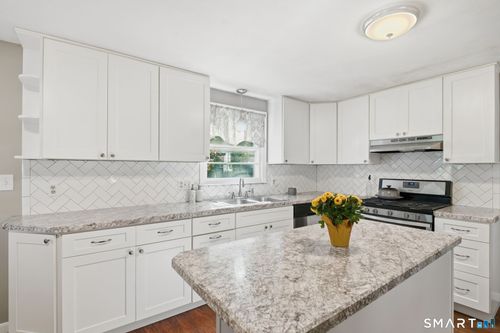 17 Douglas Dr, Enfield, CT, 06082-2525 | Card Image