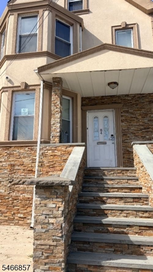 84 Oraton St, Newark, NJ, 07104-4108 | Card Image