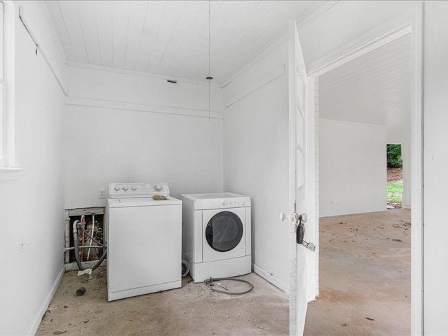 1110 Upper Hembree Rd, House other with 2 bedrooms, 2 bathrooms and null parking in Roswell GA | Image 8