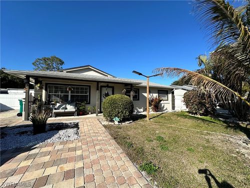 675 Pine Cone Ln, Naples, FL, 34104-5407 | Card Image