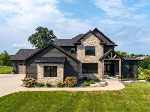 19 Pebble Creek Cir, Le Claire, IA, 52753-7000 | Card Image