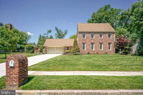 8 Brondesbury Dr, CHERRY HILL, NJ, 08003-1902 | Card Image
