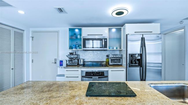 APT-2911 - 185 Sw 7 Th St, Condo with 3 bedrooms, 3 bathrooms and null parking in Miami FL | Image 11