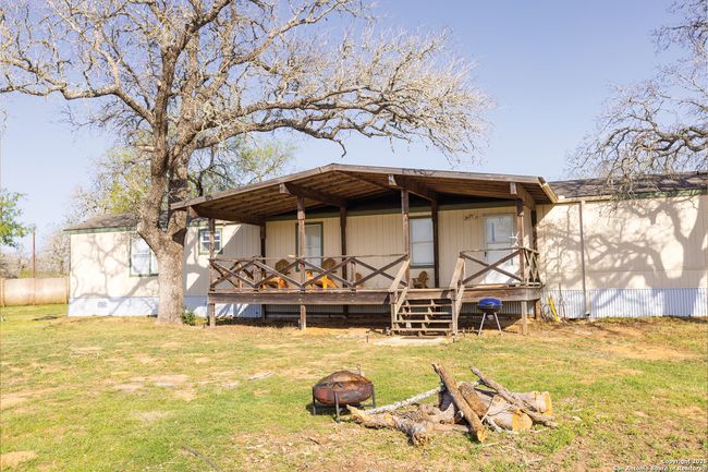 343 Batey Rd, Home with 3 bedrooms, 2 bathrooms and null parking in Nixon TX | Image 13