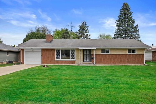 211 Prairie Ave, LAKE MILLS, WI, 53551-1236 | Card Image