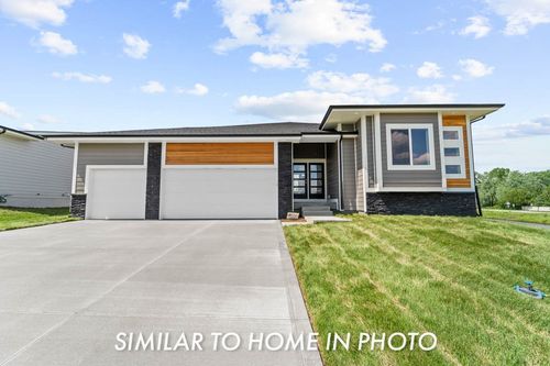 17815 Hickory Dr, Urbandale, IA, 50323 | Card Image