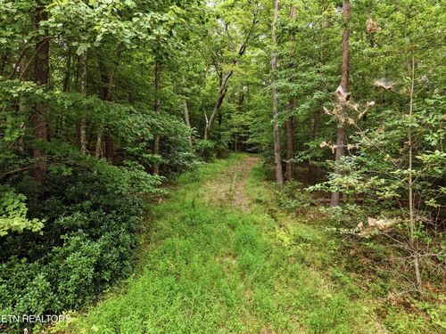 574 River Rd, Crossville, TN, 38572-6881 | Card Image