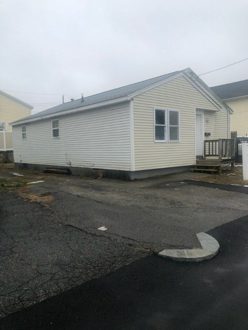 13 Halton St, Providence, RI, 02907-3011 | Card Image