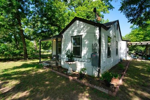 1104 Perry Rd, Austin, TX, 78721-3112 | Card Image